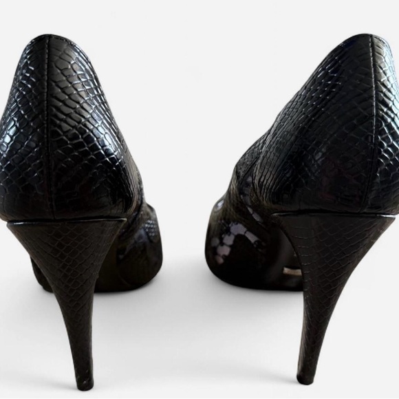 Gucci Women's Black Lace Heels - Picture 4 of 6